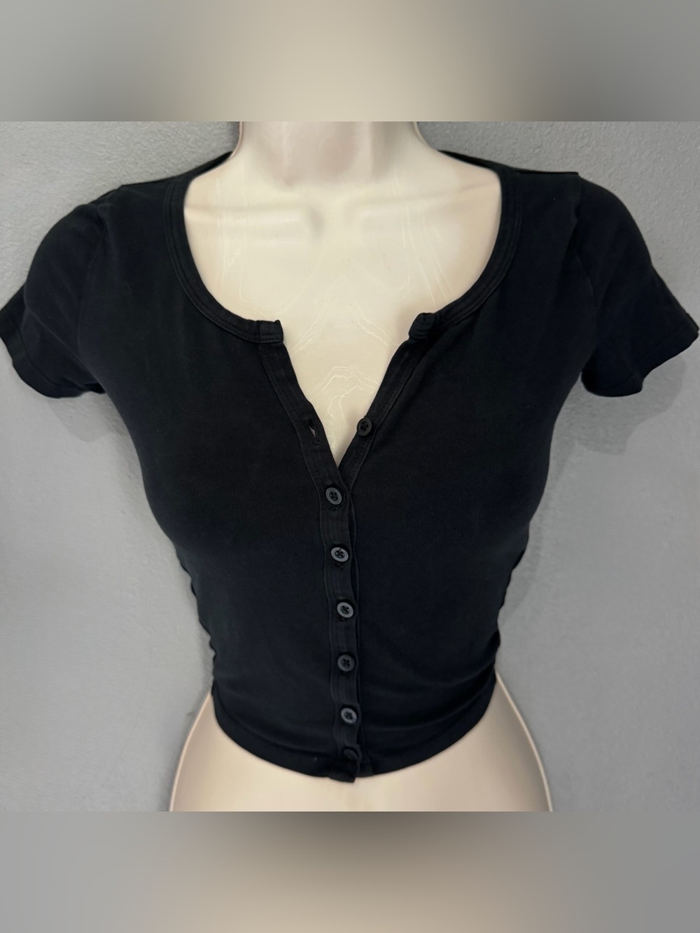 Hollister Black Button-Front Crop Tee